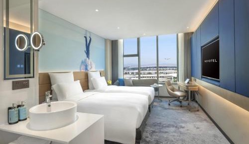 Executive Twin Suite with Lounge Access