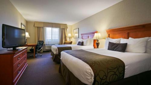 Large Queen Room with Two Queen Beds and Sofa Bed - Non-Smoking