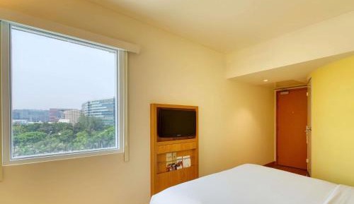 Deluxe Queen Room with Extra Benefit
