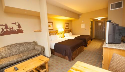 Double Queen Suite Accessible Shower - Waterpark Access Included