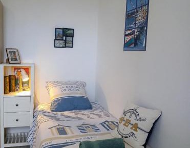 Basic Triple Room with Shared Bathroom