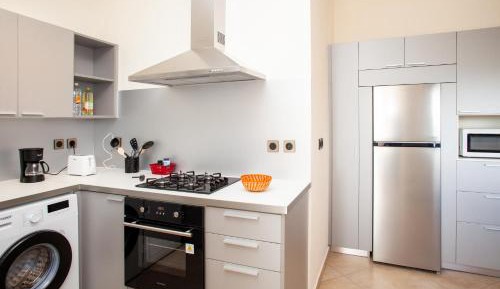 One-Bedroom Apartment with Lake View