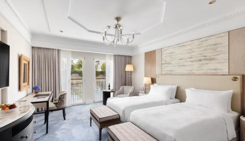 Premier Deluxe King Room with Balcony