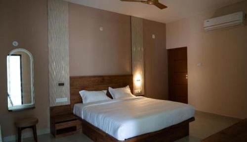 Deluxe King Suite
