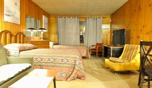 Deluxe Queen Room with Two Queen Beds