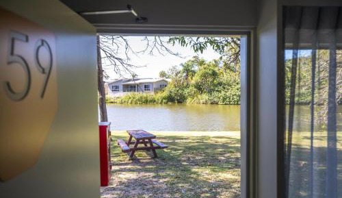 Lakeside Queen and Single