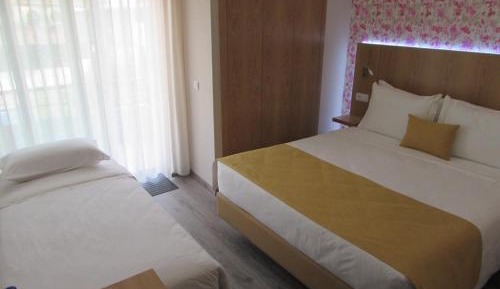 Double Room (2 Adults + 1 Child)