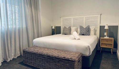 King Room with No View - Larger Room - Non Smoking/Ground floor