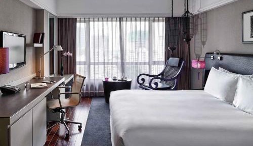 Luxury King Room with City View