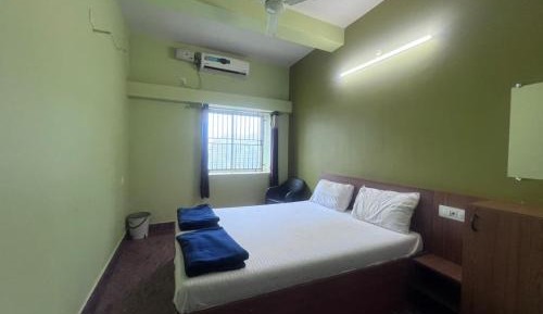 Deluxe Double Room (2 Adults + 1 Child)