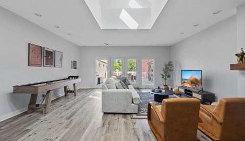 Apartment with City View