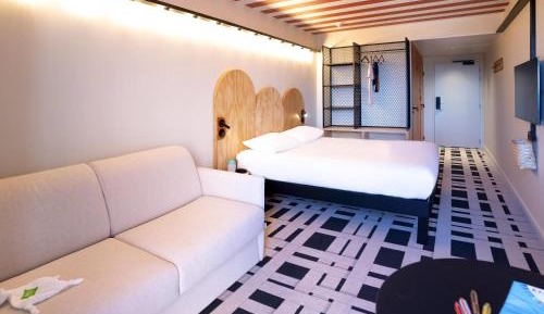 Standard Room with One Double Bed and One Sofa