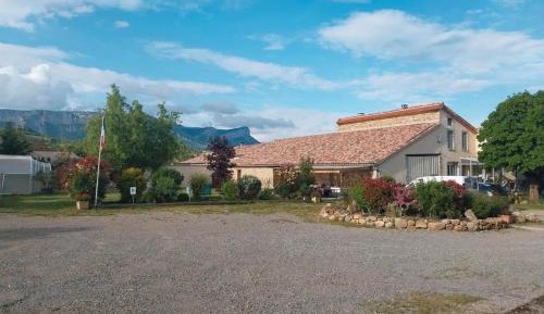 Superior One-Bedroom Apartment