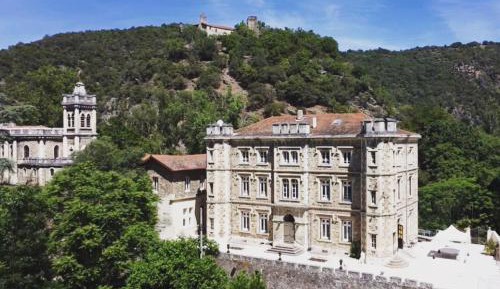 Queen Suite with Spa Bath