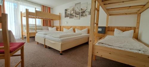 6-Bed Mixed Dormitory Room