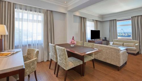 Suite with Sea View with Extra Bed (2 Adults + 2 Children)