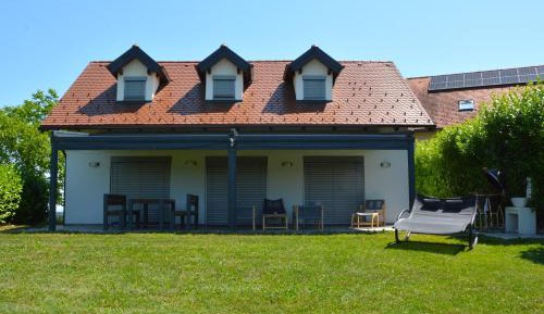 Apartment with Lake View