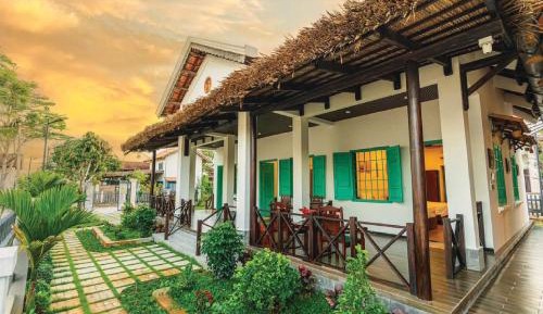 Villa with Garden View