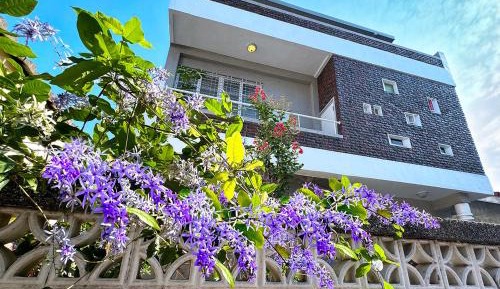 Villa with Garden View