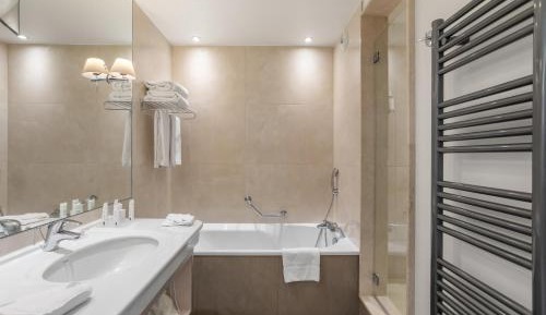 Prestige Lake Room - Spa Access Included - Reservation Needed