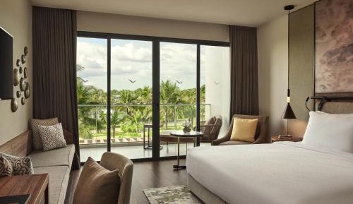 Superior King Room with Balcony and Garden View