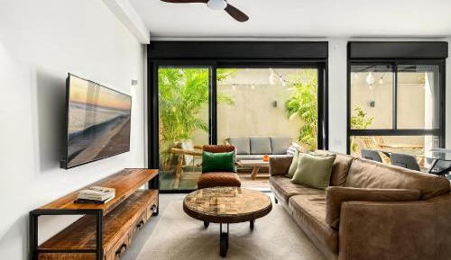 Deluxe Two-Bedroom Apartment with Garden View