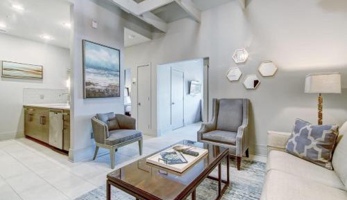 Fifteen-Bedroom Apartment 