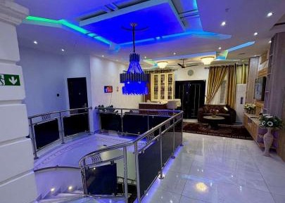 Apartment with Mountain View