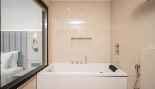 Queen Suite with Sea View