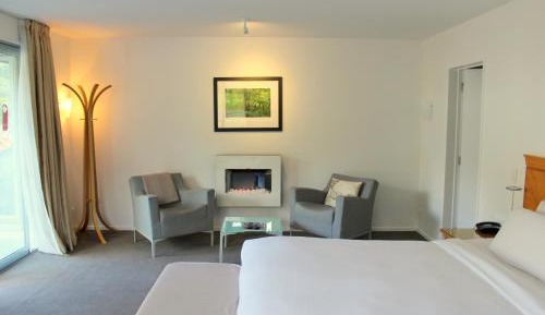 Premium King Suite with Spa Bath and Fireplace