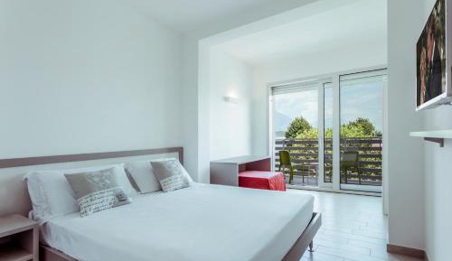 Double Room with Balcony and Lake view