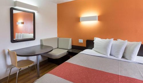 Deluxe King Room - Non-Smoking