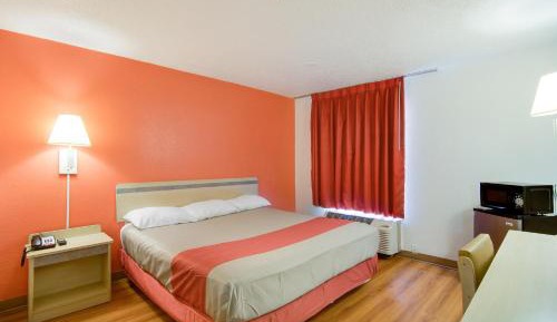 Queen Room - Non-Smoking