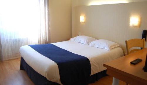  Standard Double Room 1 - Street Side 