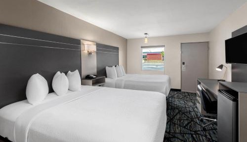 2 Queen Beds, Mobility Accessible Room, Bathtub w/ Grab Bars, Non-Smoking