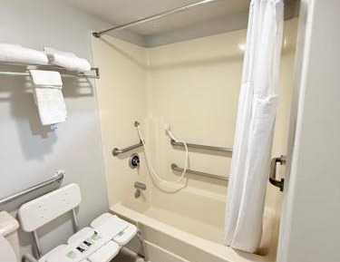 Queen Room - Accessible/Non-Smoking