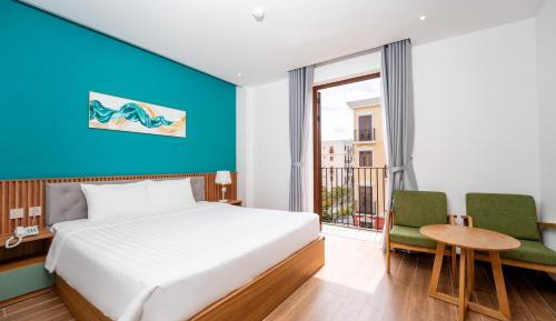 Superior Double Room City View with Balcony