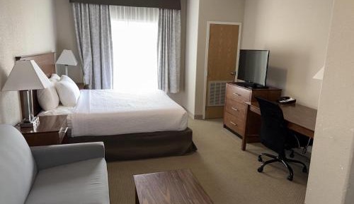 Business Room with One Queen Bed and One King Bed - Non-Smoking 