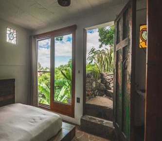 Duplex Queen Suite with Kitchen & Lake View 