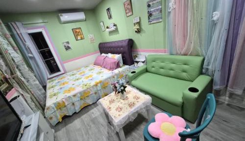 Villa with Garden View