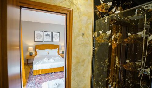 Deluxe Double Room (2 Adults + 1 Child)