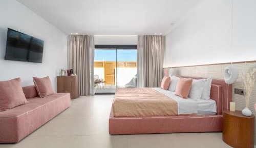 Deluxe Suite with Spa Bath