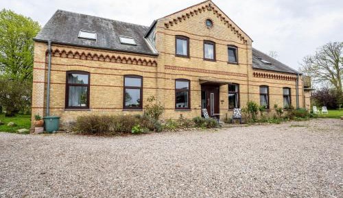 Three-Bedroom Superior Apartment