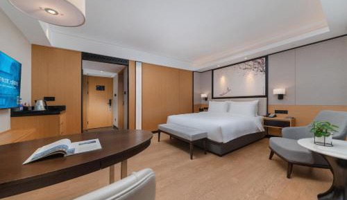 Deluxe Room (2 Adults + 1 Child)