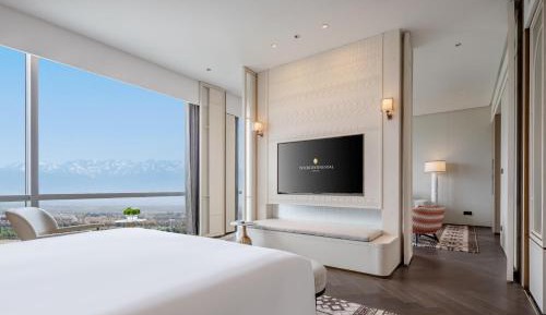 One-Bedroom Suite with Mountain View