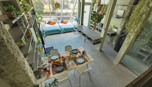 Deluxe Studio