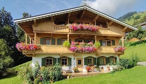 Two-Bedroom Apartment with Mountain View