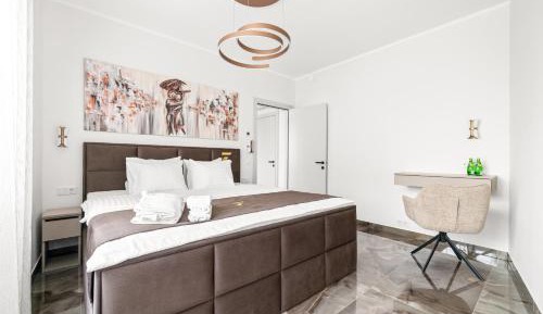 Two-Bedroom Deluxe Apartment with Balcony