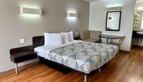 King Room - Non-Smoking