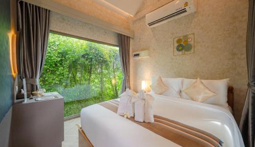 Standard Queen Room with Garden View